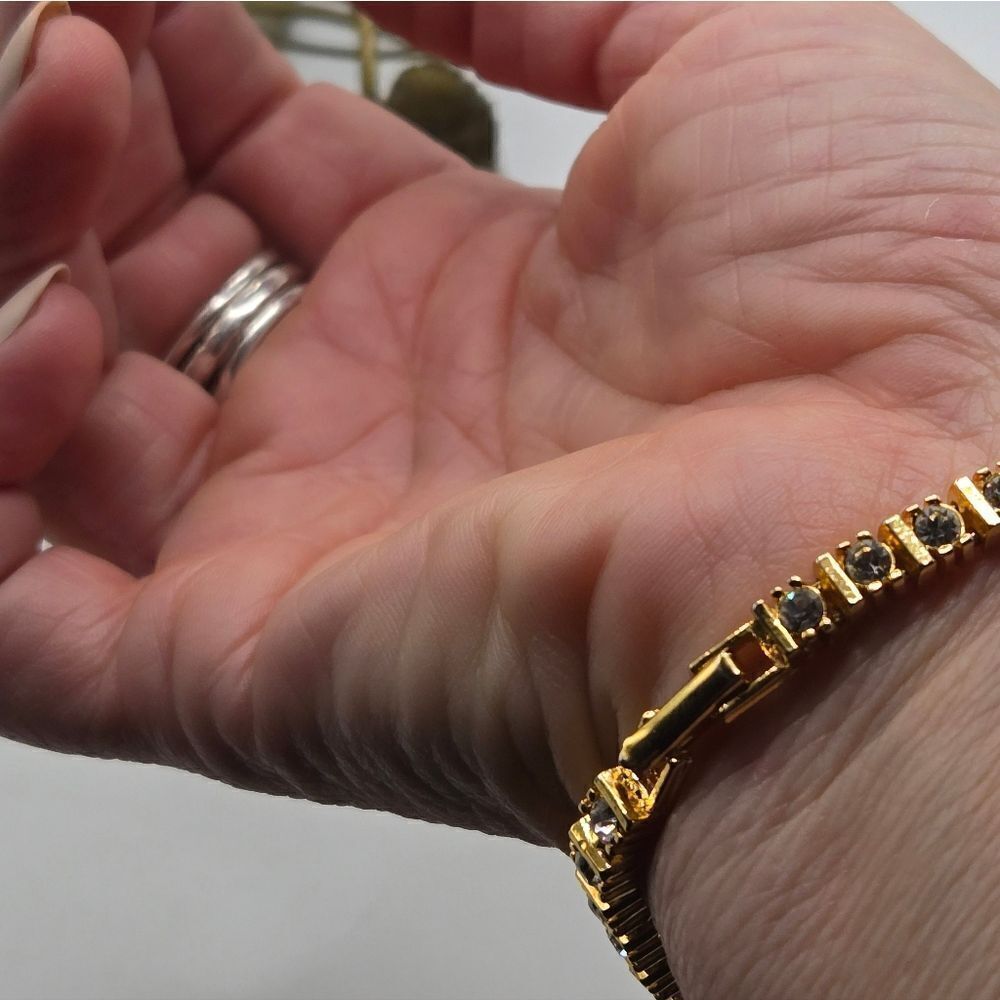 "5/$40" Goldtone Crystal "Mom" Tennis Bracelet Sz Average - Picture 8 of 8